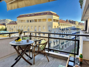 Belle terrasse apercu mer NAF568